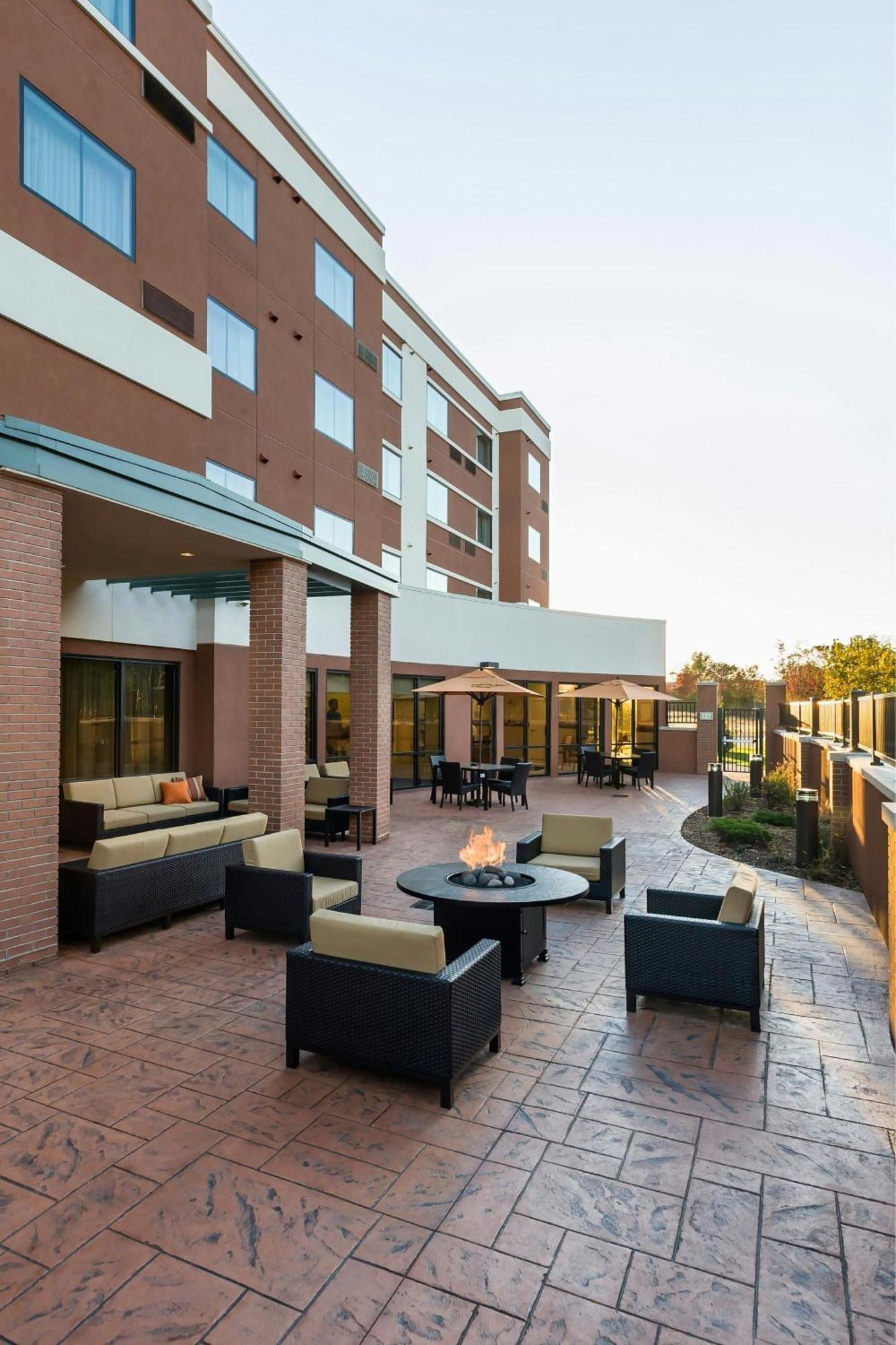 Courtyard By Marriott Kalamazoo Portage Екстериор снимка